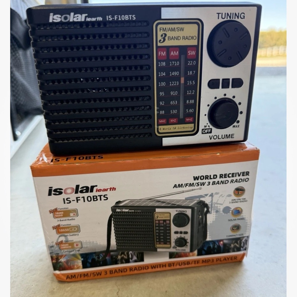 Isola Black and Gray AM/FM/SW Radio